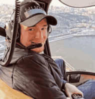 Роман дарит logo