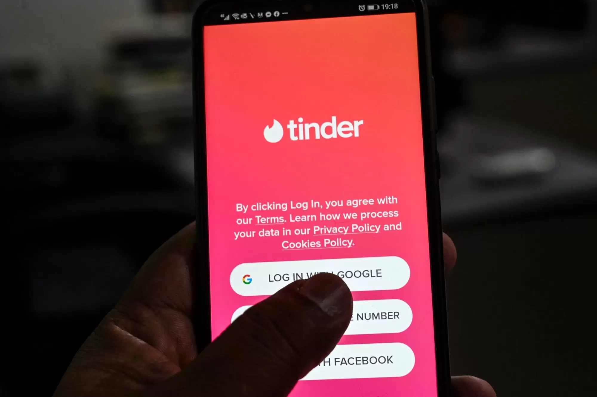 Tinder покинет российский рынок до 30 июня