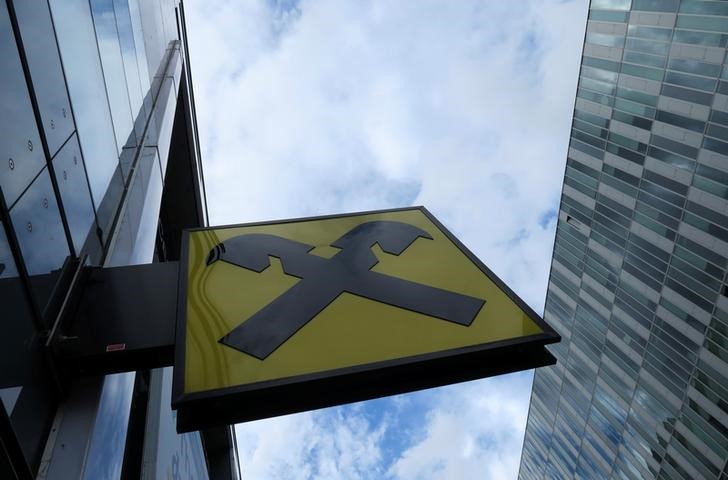 Райффайзенбанк ухудшит для клиентов условия хранения евро на счетах