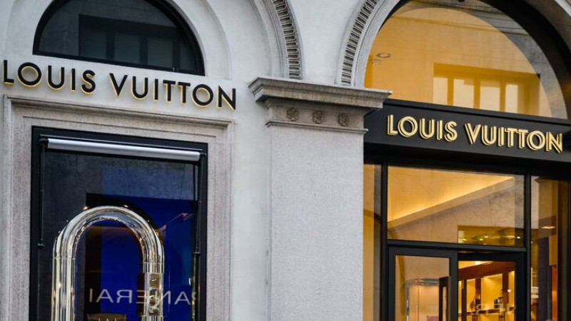 Louis Vuitton и другие бренды возвращаются в Россию