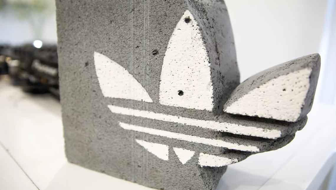 Компания Adidas получила обвинения за неуплату налогов