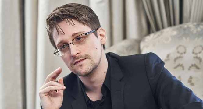 Эдвард Сноуден советует не инвестировать в крипту, а только пользоваться ею