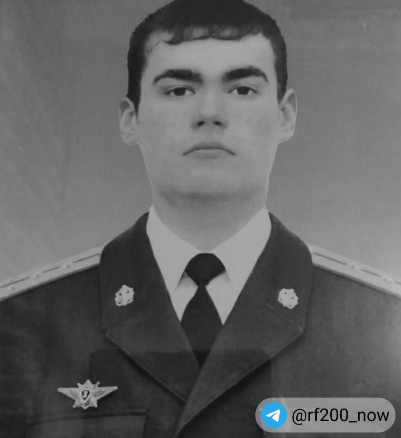 капитан Артем Дмитриев из Омска, 1995 года рождения;