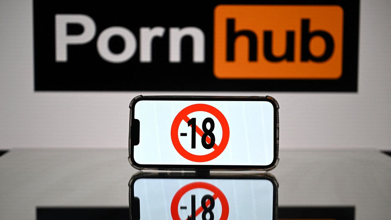 Частная инвестиционная фирма купила материнскую компанию Pornhub