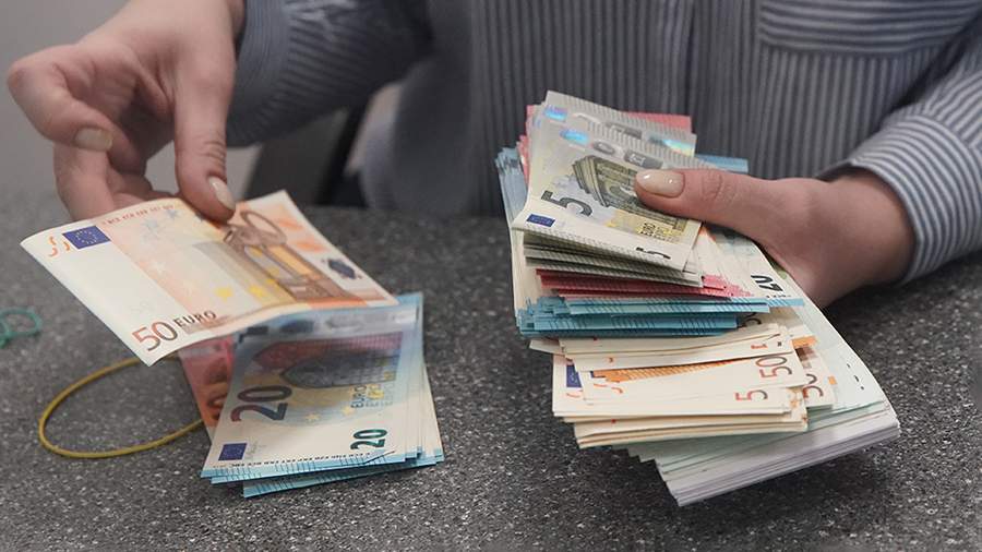 Тинькофф Банк ввел комиссию за пополнение счета наличной валютой