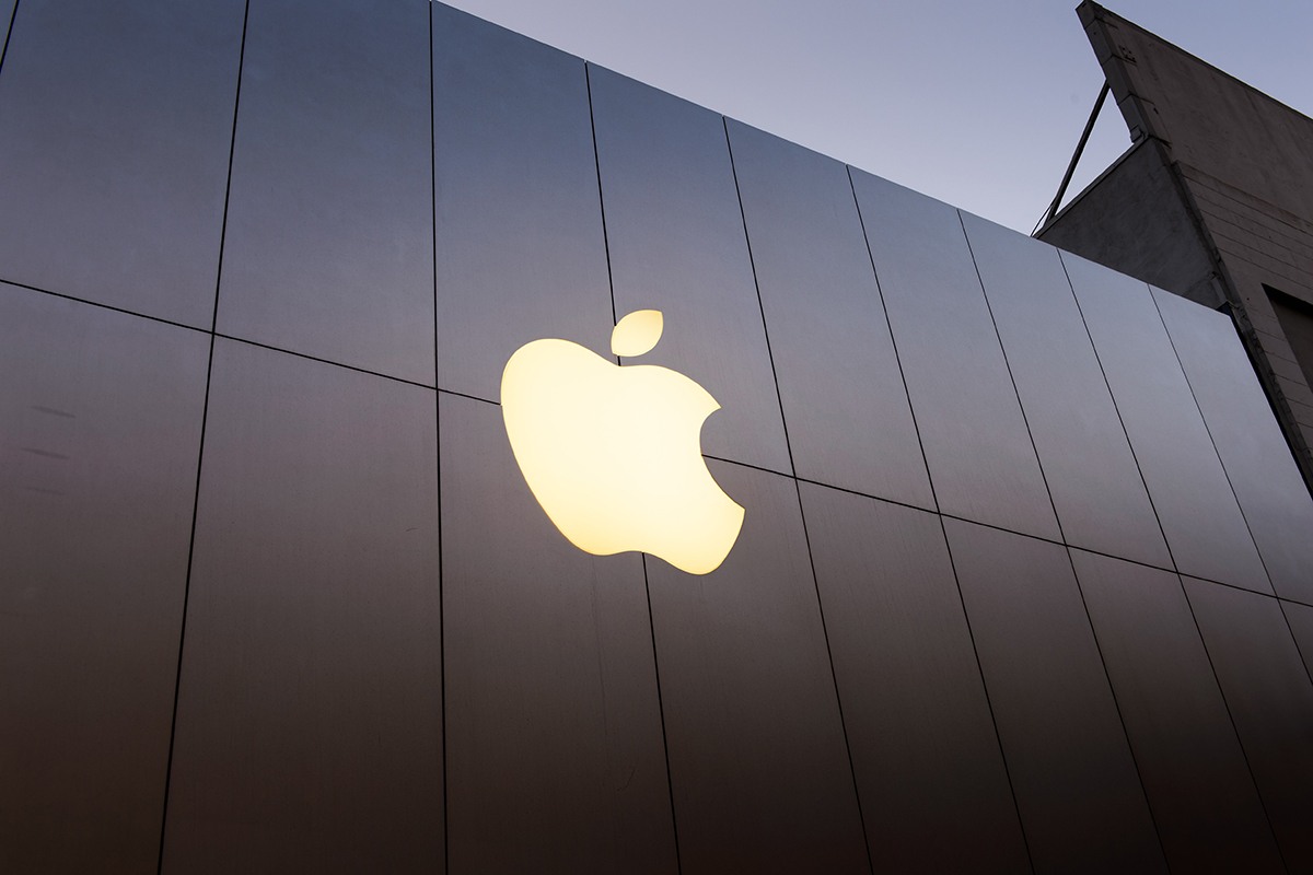 Компанию Apple оштрафовали почти на два миллиарда долларов