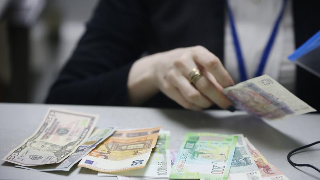 Россияне разместили на своих счетах в банках и вкладах 41,4 трлн рублей