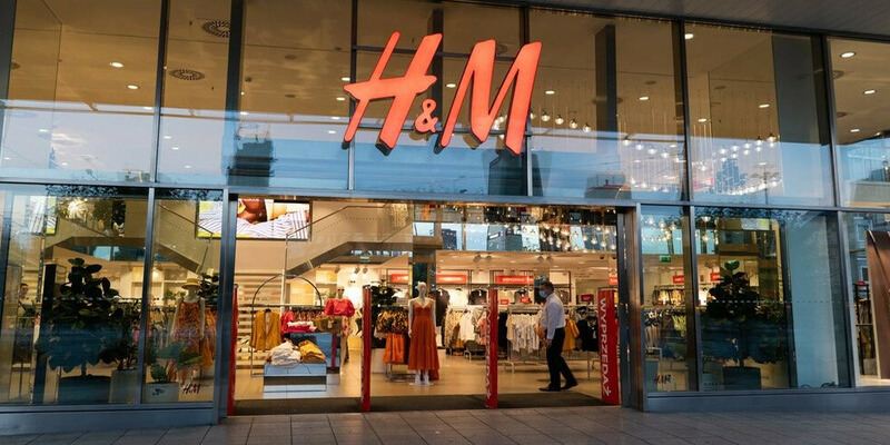 Суд арестовал счета H&M в России