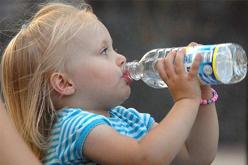 В России будут маркировать воду, предназначенную для детей