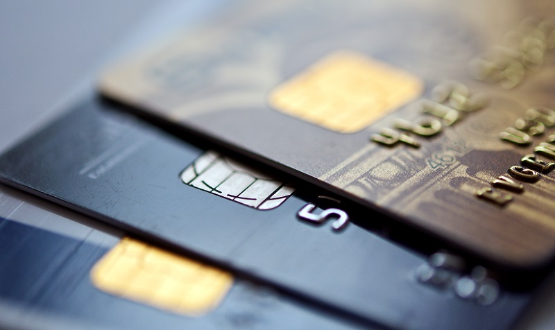 Защита от хакеров и не только: как работает страхование банковских карт